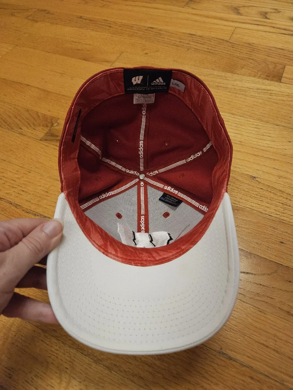 University Of Wisconsin Badger Adidas Baseball Hat Size L/XL
